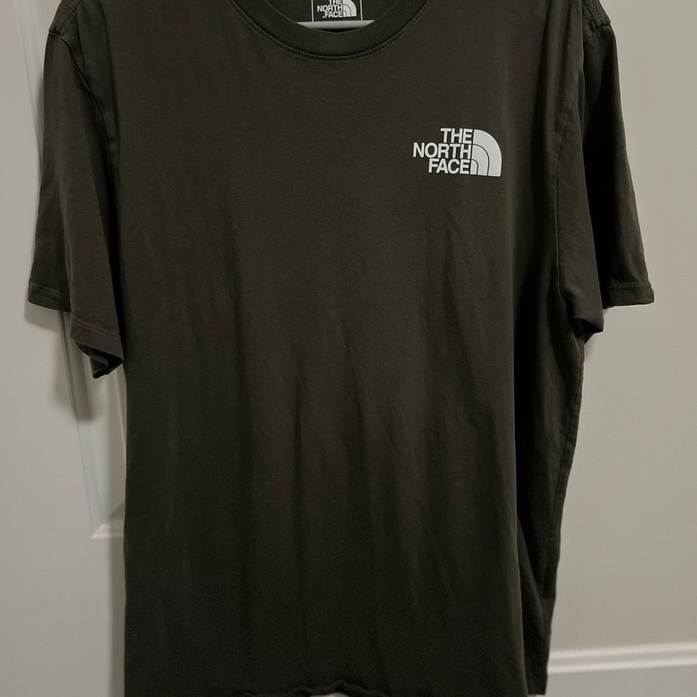 Like New! Large and XL The North Face Men's dark green T-Shirt and black T Shirt